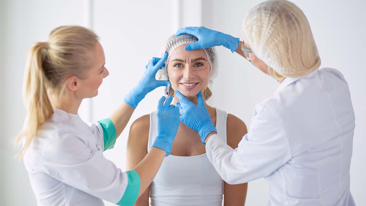 Botox και fillers: πώς επιλέγουμε σωστά γιατρό και τι πρέπει να προσέχουμε